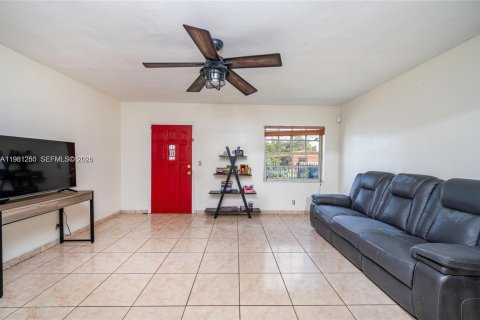 Commercial property in Miami, Florida 247.03 sq.m. № 2090432 - photo 10