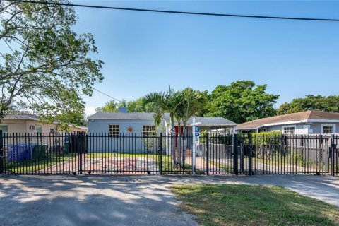 Commercial property in Miami, Florida 247.03 sq.m. № 2090432 - photo 4