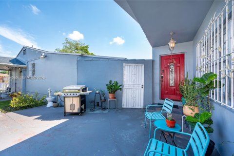 Commercial property in Miami, Florida 247.03 sq.m. № 2090432 - photo 3