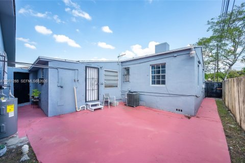 Commercial property in Miami, Florida 247.03 sq.m. № 2090432 - photo 6