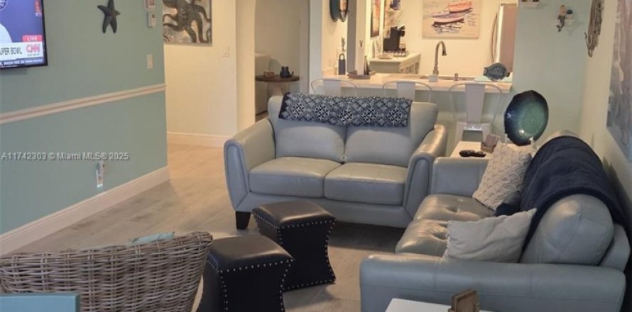 Condominio en Hutchinson Island South, Florida, 2 dormitorios  № 2020075