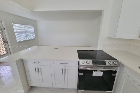 Снять в аренду кондоминиум в Бока-Ратон, Флорида 2 спальни, 78.04м2, № 2004441 - фото 8