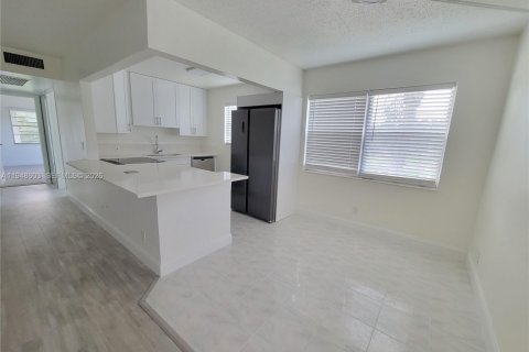 Снять в аренду кондоминиум в Бока-Ратон, Флорида 2 спальни, 78.04м2, № 2004441 - фото 28