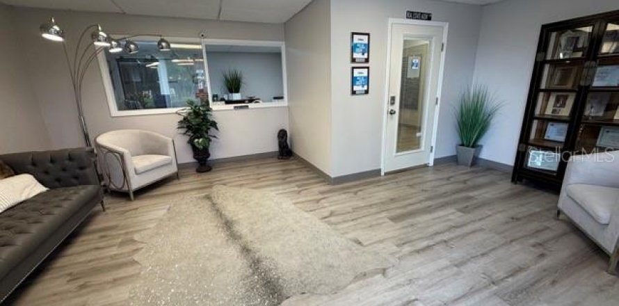 Commercial property in Ocala, Florida 232.26 sq.m. № 1675017