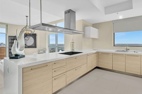 Condominio en venta en North Miami Beach, Florida, 2 dormitorios, 185.71 m2 № 2002756 - foto 19