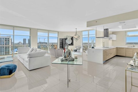 Condominio en venta en North Miami Beach, Florida, 2 dormitorios, 185.71 m2 № 2002756 - foto 12