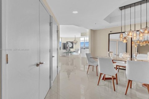Condominio en venta en North Miami Beach, Florida, 2 dormitorios, 185.71 m2 № 2002756 - foto 5