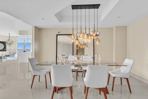 Condominio en venta en North Miami Beach, Florida, 2 dormitorios, 185.71 m2 № 2002756 - foto 6