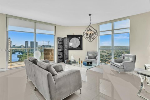 Condominio en venta en North Miami Beach, Florida, 2 dormitorios, 185.71 m2 № 2002756 - foto 17