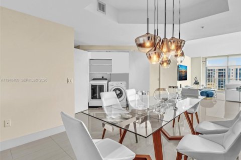 Condominio en venta en North Miami Beach, Florida, 2 dormitorios, 185.71 m2 № 2002756 - foto 10
