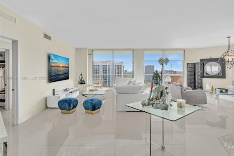 Condominio en venta en North Miami Beach, Florida, 2 dormitorios, 185.71 m2 № 2002756 - foto 11