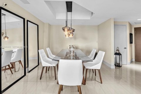 Condominio en venta en North Miami Beach, Florida, 2 dormitorios, 185.71 m2 № 2002756 - foto 8