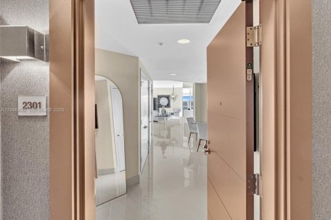 Condominio en venta en North Miami Beach, Florida, 2 dormitorios, 185.71 m2 № 2002756 - foto 2