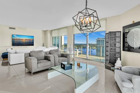 Condominio en venta en North Miami Beach, Florida, 2 dormitorios, 185.71 m2 № 2002756 - foto 28