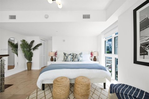 Copropriété à louer à Miami, Floride: 2 chambres, 117.71 m2 № 2154894 - photo 17
