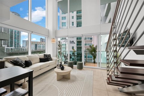 Copropriété à louer à Miami, Floride: 2 chambres, 117.71 m2 № 2154894 - photo 2