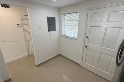 Condo in North Miami Beach, Florida, 2 bedrooms № 2081181 - photo 10