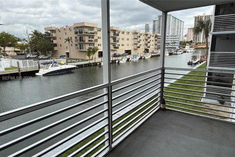 Condo in North Miami Beach, Florida, 2 bedrooms № 2081181 - photo 20