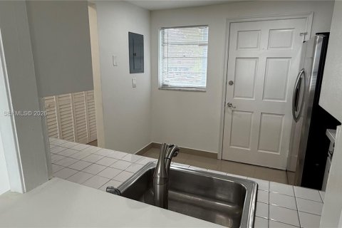 Condo in North Miami Beach, Florida, 2 bedrooms № 2081181 - photo 24