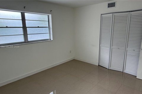 Condo in North Miami Beach, Florida, 2 bedrooms № 2081181 - photo 30