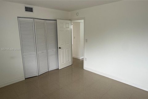 Condo in North Miami Beach, Florida, 2 bedrooms № 2081181 - photo 29