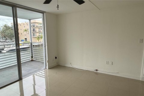 Condo in North Miami Beach, Florida, 2 bedrooms № 2081181 - photo 17