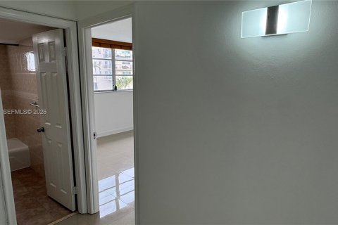 Condo in North Miami Beach, Florida, 2 bedrooms № 2081181 - photo 26