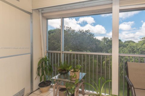 Купить кондоминиум в Пемброк-Пайнс, Флорида 2 спальни, 110.83м2, № 1897916 - фото 21