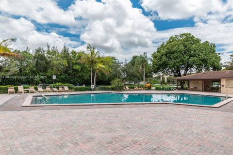 Купить кондоминиум в Пемброк-Пайнс, Флорида 2 спальни, 110.83м2, № 1897916 - фото 25