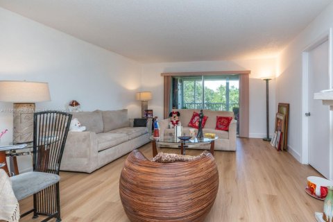 Купить кондоминиум в Пемброк-Пайнс, Флорида 2 спальни, 110.83м2, № 1897916 - фото 6