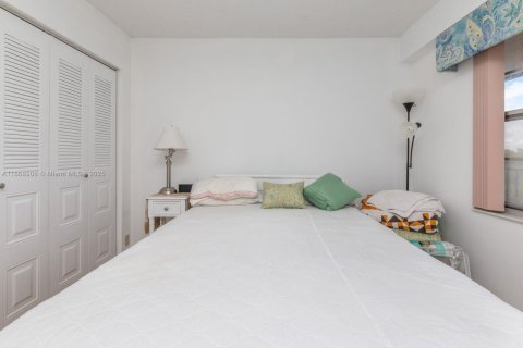 Купить кондоминиум в Пемброк-Пайнс, Флорида 2 спальни, 110.83м2, № 1897916 - фото 19