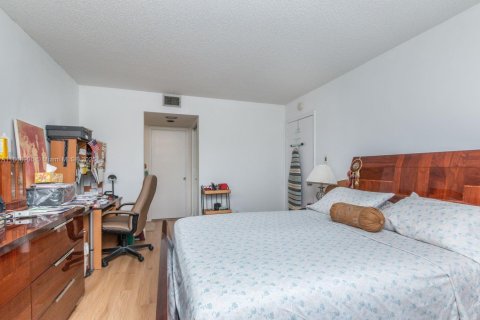 Купить кондоминиум в Пемброк-Пайнс, Флорида 2 спальни, 110.83м2, № 1897916 - фото 15