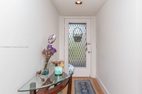 Купить кондоминиум в Пемброк-Пайнс, Флорида 2 спальни, 110.83м2, № 1897916 - фото 2