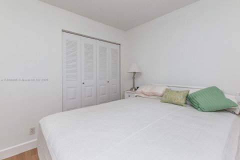 Купить кондоминиум в Пемброк-Пайнс, Флорида 2 спальни, 110.83м2, № 1897916 - фото 16