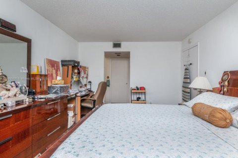 Купить кондоминиум в Пемброк-Пайнс, Флорида 2 спальни, 110.83м2, № 1897916 - фото 13