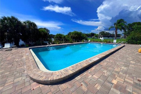 Villa ou maison à louer à Sarasota, Floride: 2 chambres, 123.75 m2 № 2308242 - photo 5