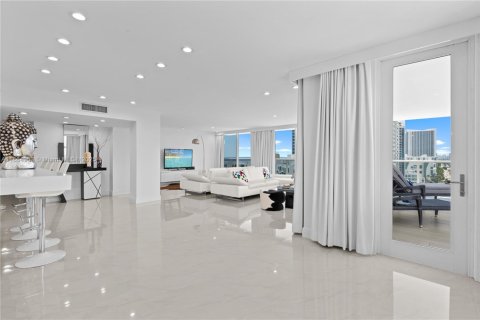 Condominio en venta en Hollywood, Florida, 3 dormitorios, 174.38 m2 № 1893126 - foto 1