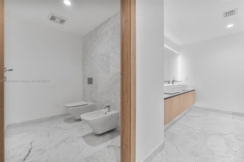 Купить кондоминиум в Бей-Харбор-Айлендс, Флорида 3 спальни, 294.87м2, № 1694399 - фото 29