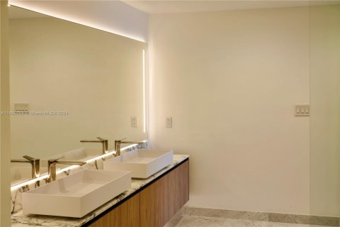 Купить кондоминиум в Бей-Харбор-Айлендс, Флорида 3 спальни, 294.87м2, № 1694399 - фото 14