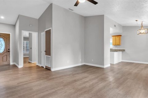 Villa ou maison à louer à Tampa, Floride: 3 chambres, 112.88 m2 № 1816910 - photo 6