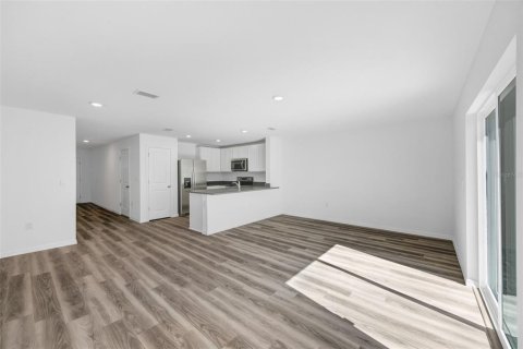 Townhouse in Ruskin, Florida 3 bedrooms, 136.01 sq.m. № 2393439 - photo 10
