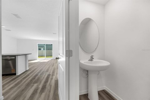 Townhouse in Ruskin, Florida 3 bedrooms, 136.01 sq.m. № 2393439 - photo 11