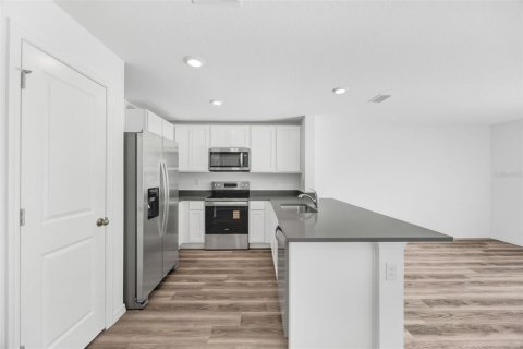 Townhouse in Ruskin, Florida 3 bedrooms, 136.01 sq.m. № 2393439 - photo 3