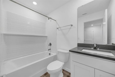 Townhouse in Ruskin, Florida 3 bedrooms, 136.01 sq.m. № 2393439 - photo 25