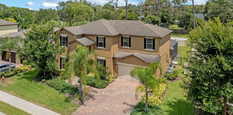 House in Lake Mary, Florida 5 bedrooms, 289.48 sq.m. № 1899783