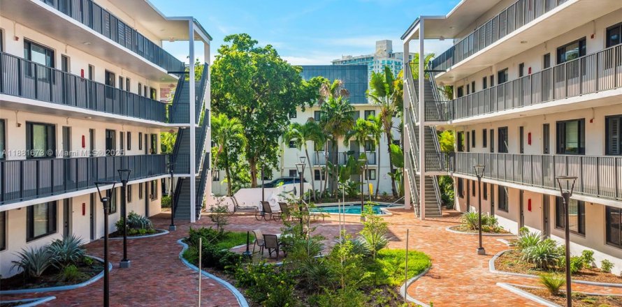 Кондоминиум с 1 спальней в Майами, Флорида № 1977783