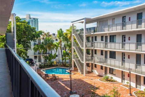 Снять в аренду кондоминиум в Майами, Флорида 1 спальня, 53.33м2, № 1977783 - фото 18