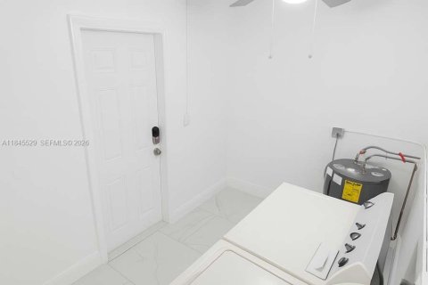 House in Fort Lauderdale, Florida 3 bedrooms, 97.55 sq.m. № 2153704 - photo 8