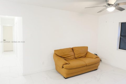 House in Fort Lauderdale, Florida 3 bedrooms, 97.55 sq.m. № 2153704 - photo 1