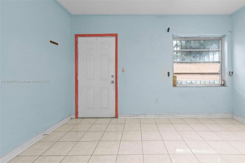 Propiedad comercial en venta en Miami, Florida, 333.7 m2 № 2039952 - foto 9